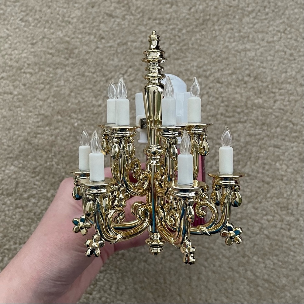 Bath & Body Works Bridgerton Gold Chandelier Nightlight Wallflower Plug - Picture 13 of 16